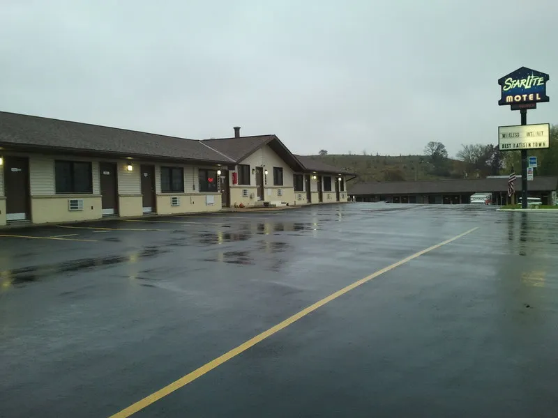 Starlite Motel - Image 1