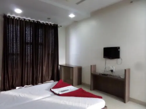 Hotel Neha Palace - Image 1