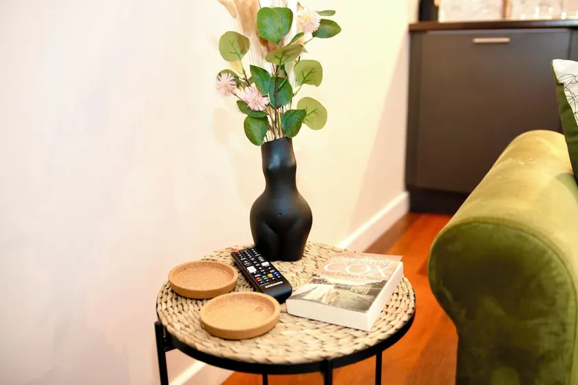 Stunning 1-Bed Apartment In Sheffield City Centre - Image 1