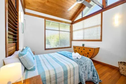 18 Northbeach Place Mudjimba Beach - Pet Friendly Linen Included Wifi - Image 1