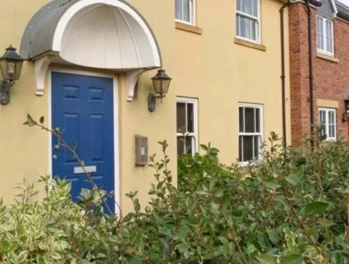 Coastal Bay Cottage - Image 1