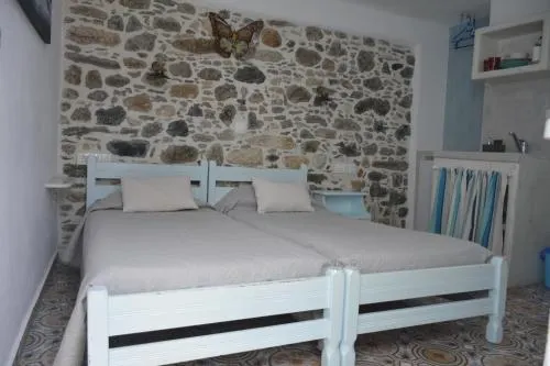 Studios Bourgos - Image 1