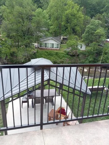 The Carter Lodge On The River - Image 1