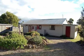 Engadine Cottage - Image 1