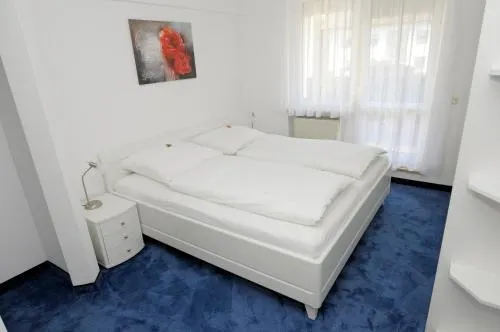 Hotel Garni Am Waldhang - Image 1