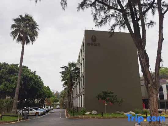 Nanhua Yayuan Hotel - Image 1