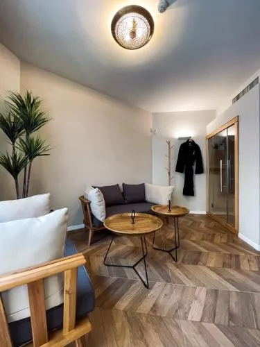 Share Suites Hotel Bat-Yam - Image 1
