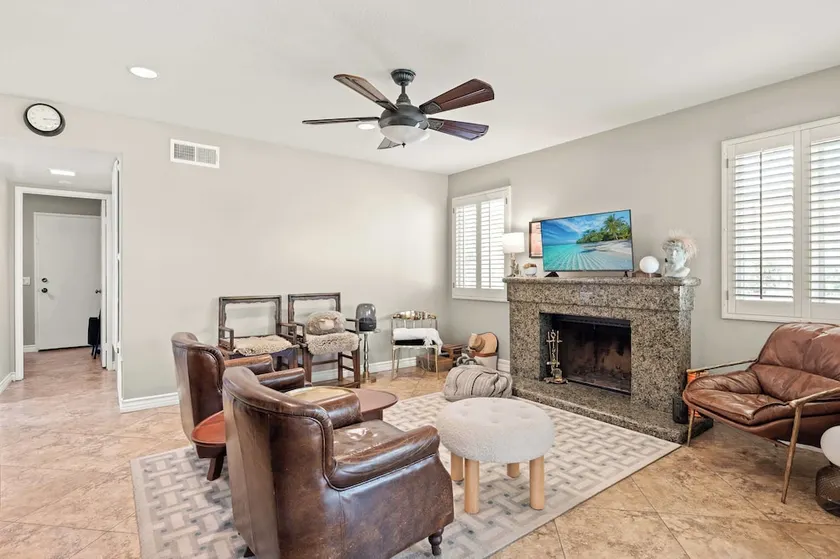 Near ONT Spacious 4BR Family Retreat Safe Area - Image 1