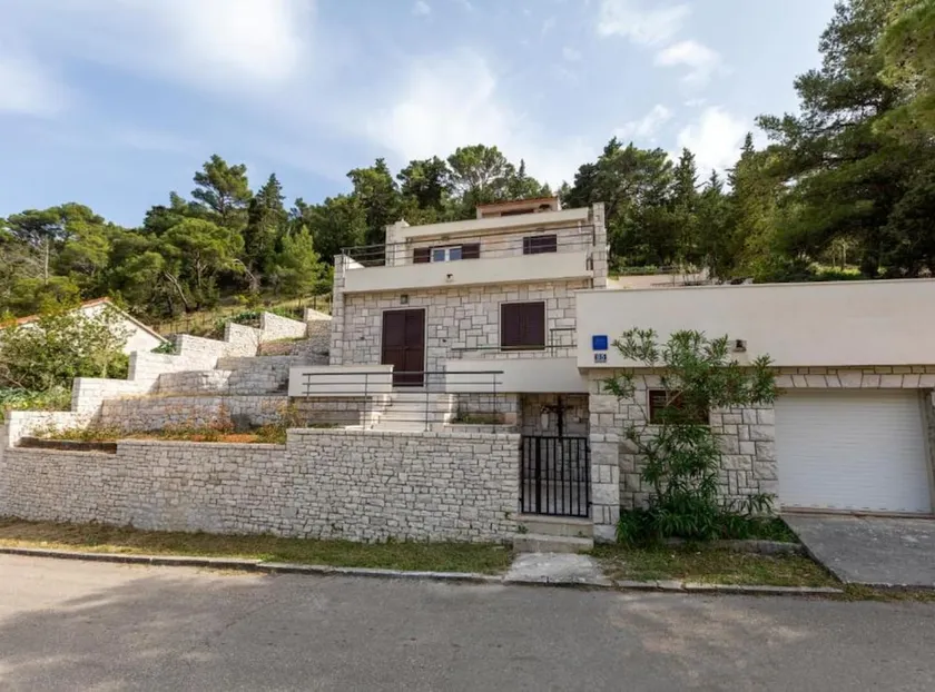 White Stone House - Image 1