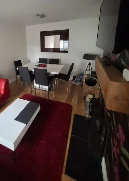 Cosy Apartment in Doncaster - Image 1