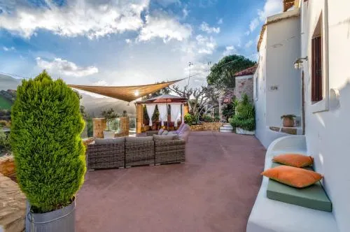 Verekinthos Villas - Pool, Hot Tub, BBQ, Kids Playground, Stunning Mountain Views - Image 1