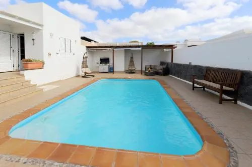 Villa Joanne - 4 Bedroom villa - WiFi and Air conditioning - Perfect for families - Image 1