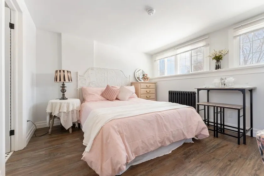 Private Studio Apartment in Burlington - U5 - Image 1