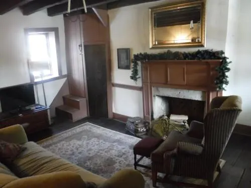 Headley Inn - Image 1