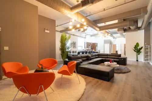Luxurious Penthouse with huge Gameroom with over 4000 games - Image 1