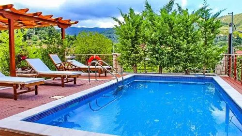 Eclectic Villa With Pool and Stunning Views - Image 1