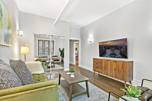 Brand New Superhost Heart Of Boystown Lakeview - Image 1