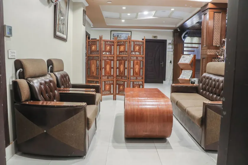 Crown Inn Hotel Multan - Image 1