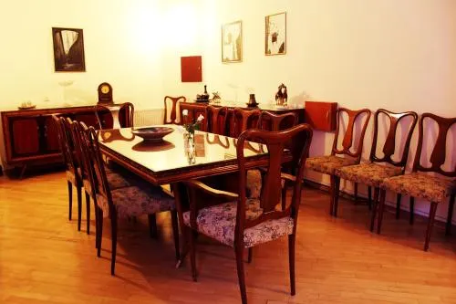 Hotel Central - Image 1