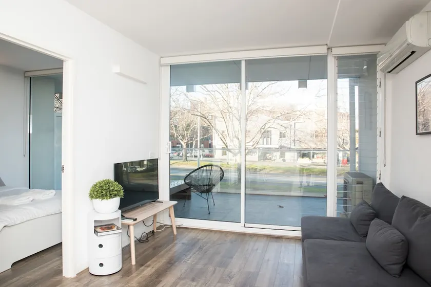 Amazing location 1BR apartment in Melbourne CBD - Image 1