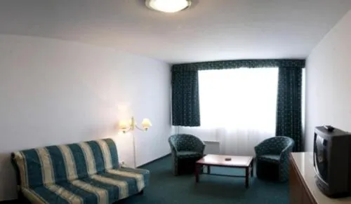 Riviera Park Hotel - Image 1