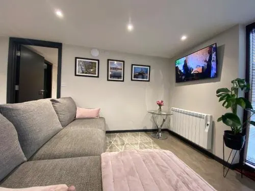 The Mews Apartment - Image 1
