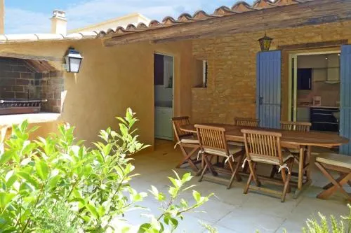 holiday home in Puyméras with garden - Image 1