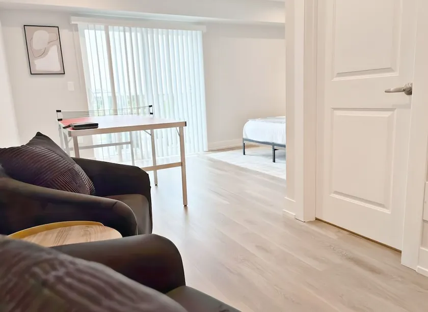 Modern 4BR with Parking - WV rep 4 - Image 1