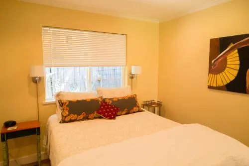 Red Roof Inn Cottage - Image 1