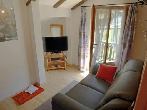 Heiderosli 1st Floor And Attic Apartment - Image 1