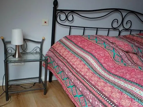 Comfortable Accommodation in Middle of a Winery - Image 1