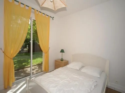 Comfortable Semi-detached Holiday Home 700 m From the Beach in Brittany - Image 1