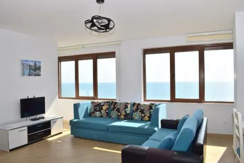 Currila Apartments 1 - Image 1