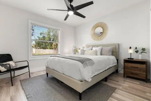 Relaxing 2BR Florida Home Close to Beach - Image 1