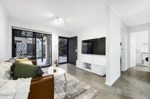 CENT29 Riverside Retreat - Image 1