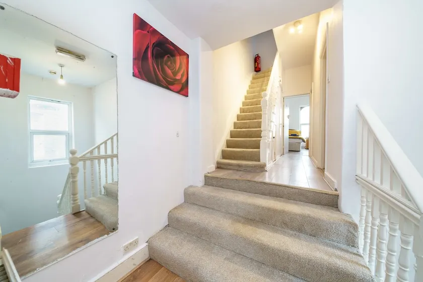 Wandsworth Suites London - Image 1