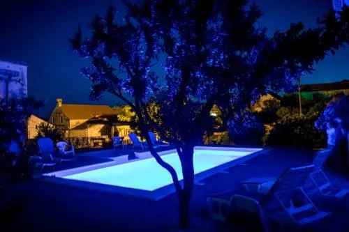 Vacation house near sea & beaches with HEATED POOL & BBQ - Image 1