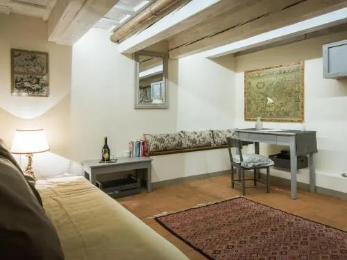 Charming and cozy apartment via Maggio - Image 1