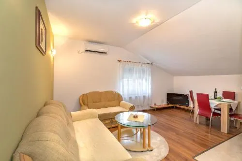 Arenta Apartments - Image 1