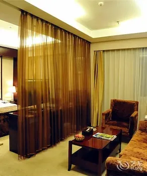 Yian Hotel - Image 1