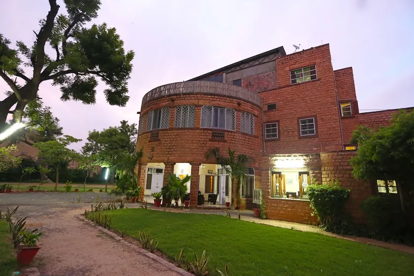 Khaas Vilas - Image 1