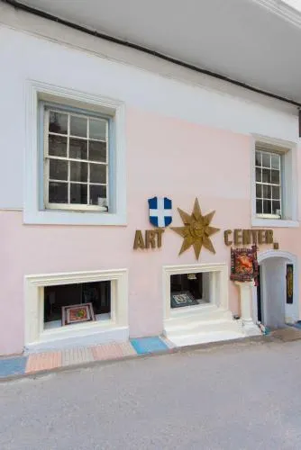Art Center Apartments - Image 1