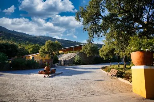 Hotel Resort Hípico El Hinojal - Image 1