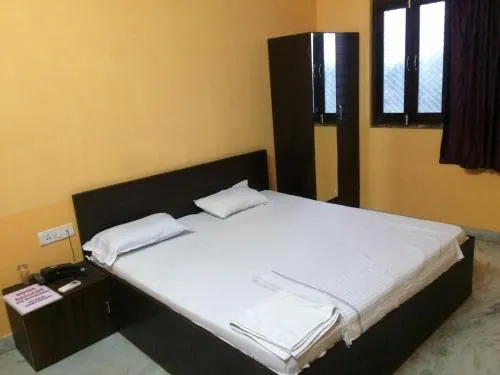 Hotel Rajhans - Image 1