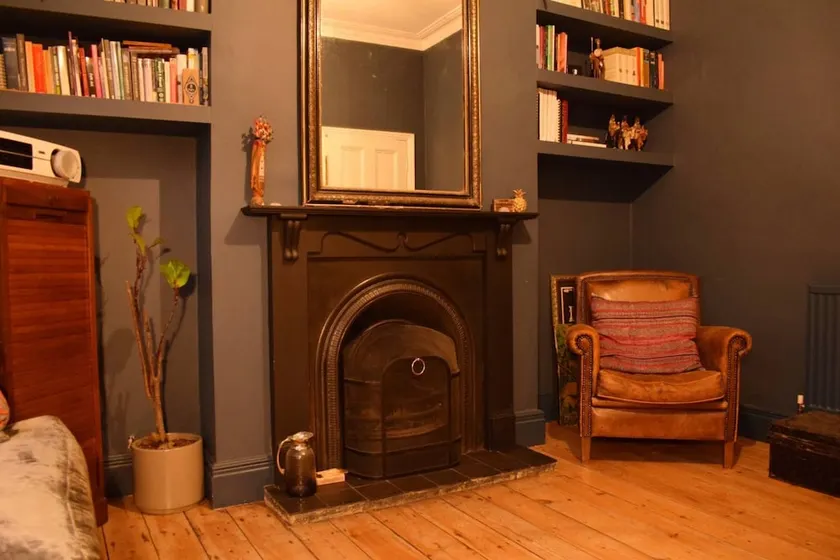 Incredible 1 Bedroom Flat Colourful and Cozy - Image 1