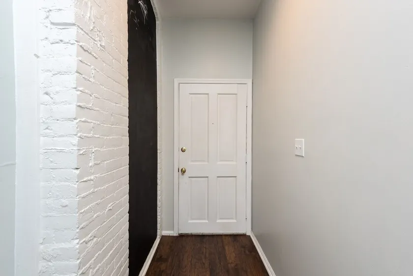 Chic 1BR Balcony & Laundry Soulard - Image 1