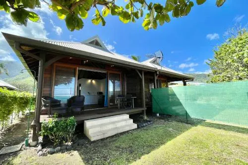 Blackstone Paea Premium beachfront bungalow private access wifi 3 pers - Image 1