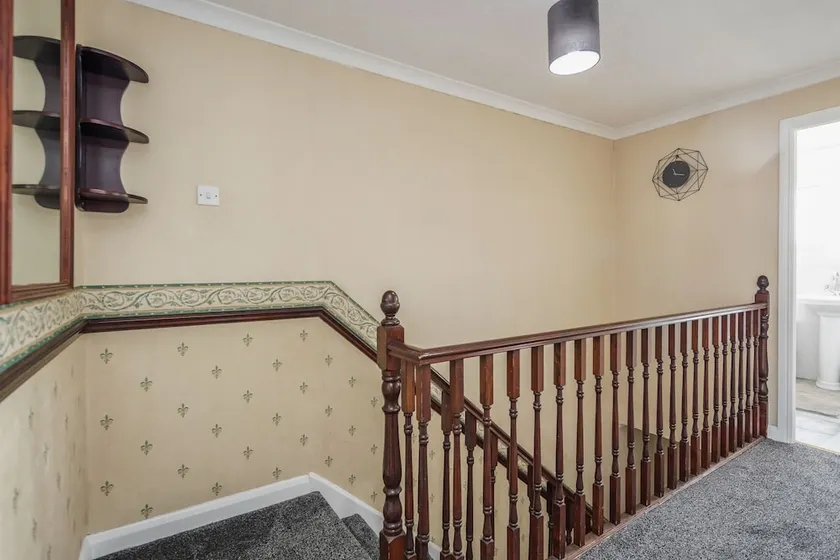 TMS Spacious 3-bed House! Tilbury! Free Parking! - Image 1