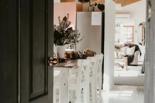 The Pine Tree Cottage - Charming Cottage Close To Canberra - Image 1