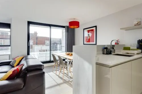 Apartment 4 Lyons House - Image 1